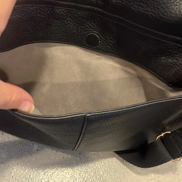 VINCE CAMUTO BARNA LEATHER SADDLE BAG BLACK WITH GOLD TONE HARDWARE - Picture 10 of 16